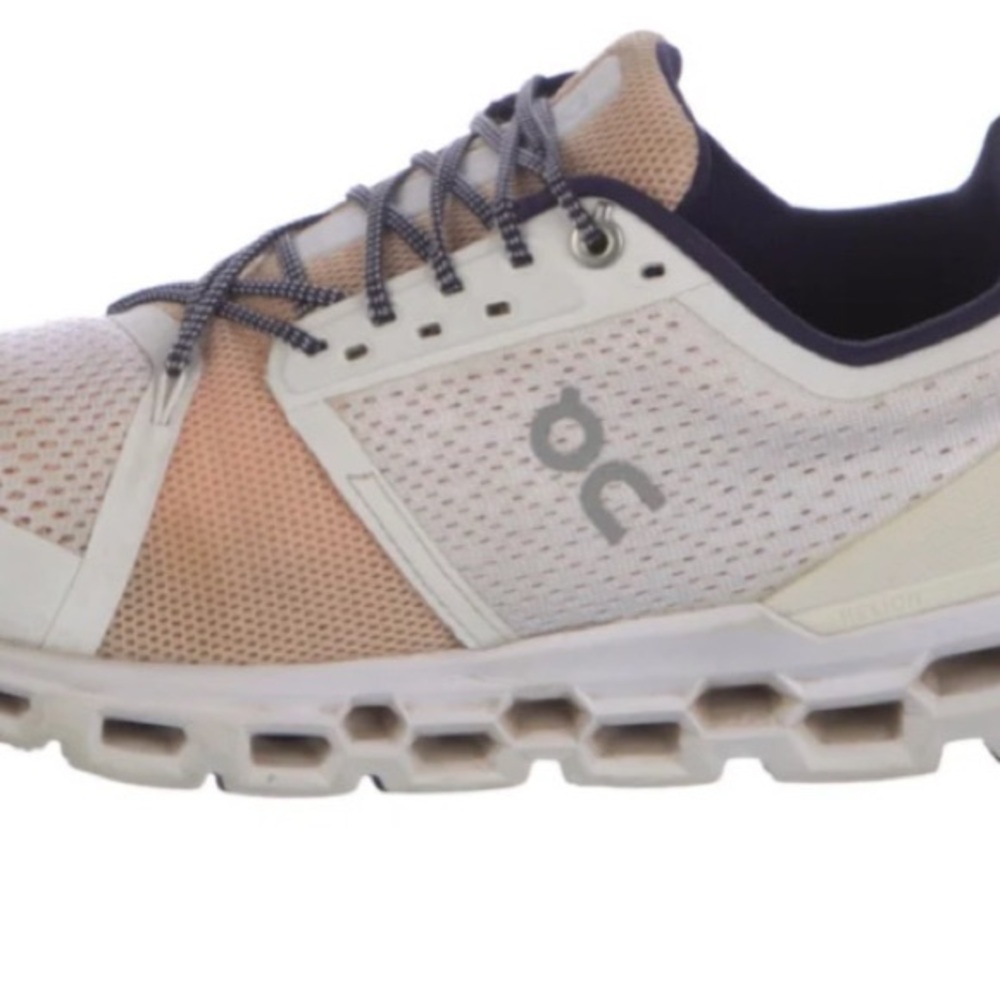 On Running wheat  and White  Cloud stratus athletic